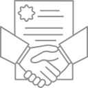 Zwei Hände mit Vertrag als Symbol für Baurecht Bremen und Vergaberecht